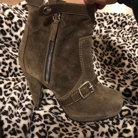 Priaipas Olive suede booties - Picture 1 of 2